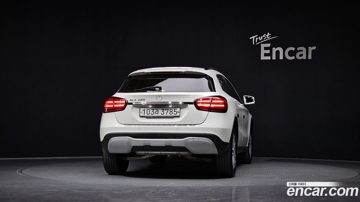 Mercedes-Benz GLA-Class 2018