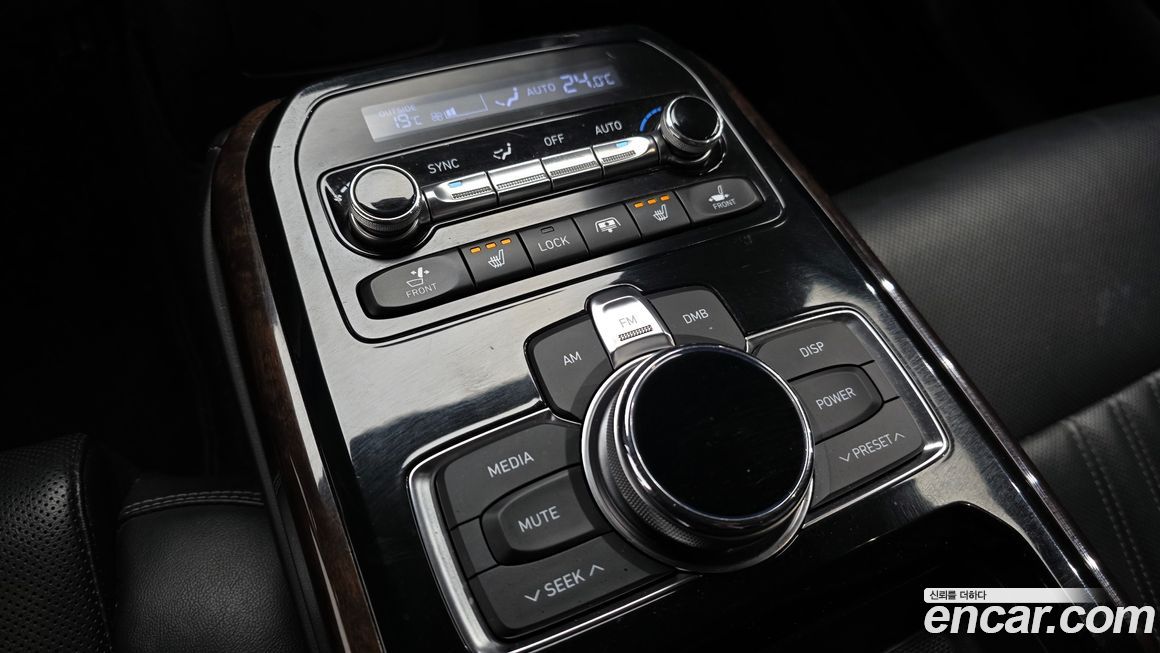 Genesis EQ900 2018