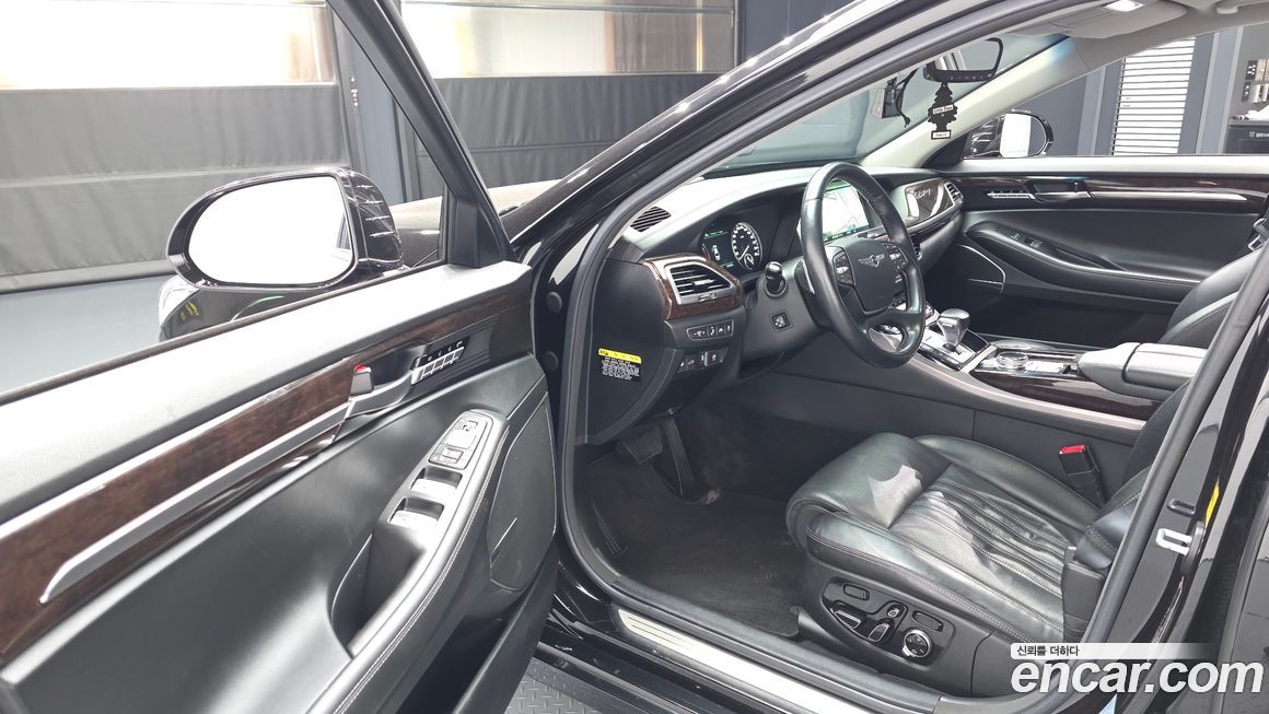 Genesis EQ900 2018