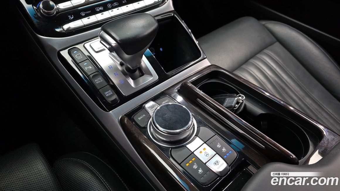 Genesis EQ900 2018