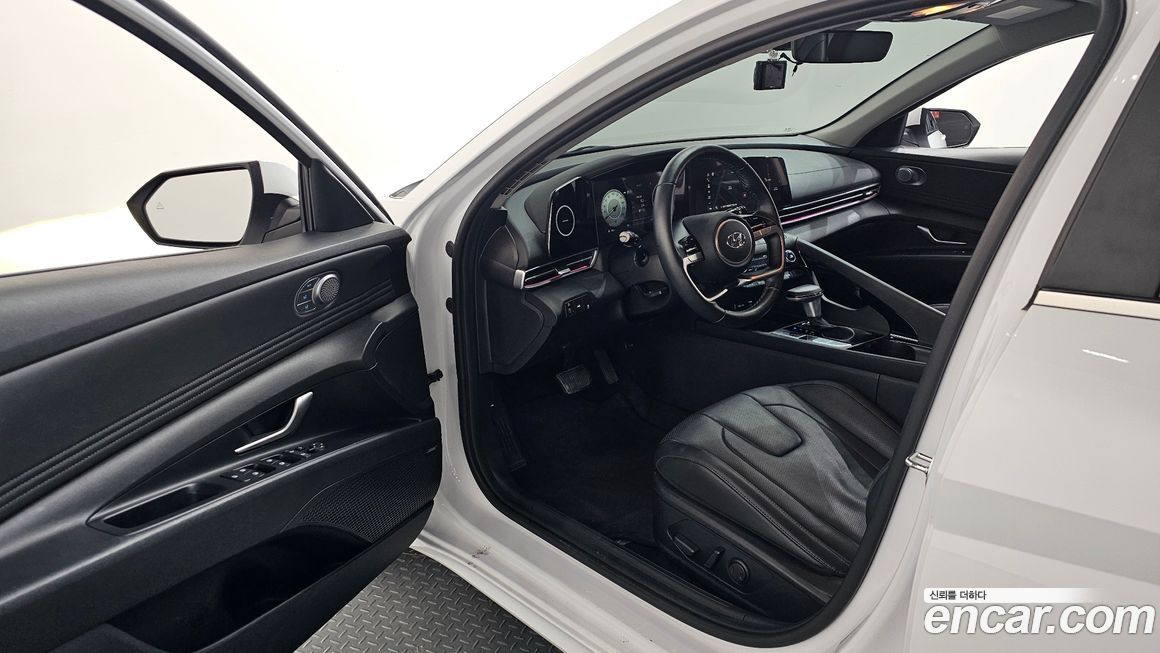 Hyundai AVANTE 2021
