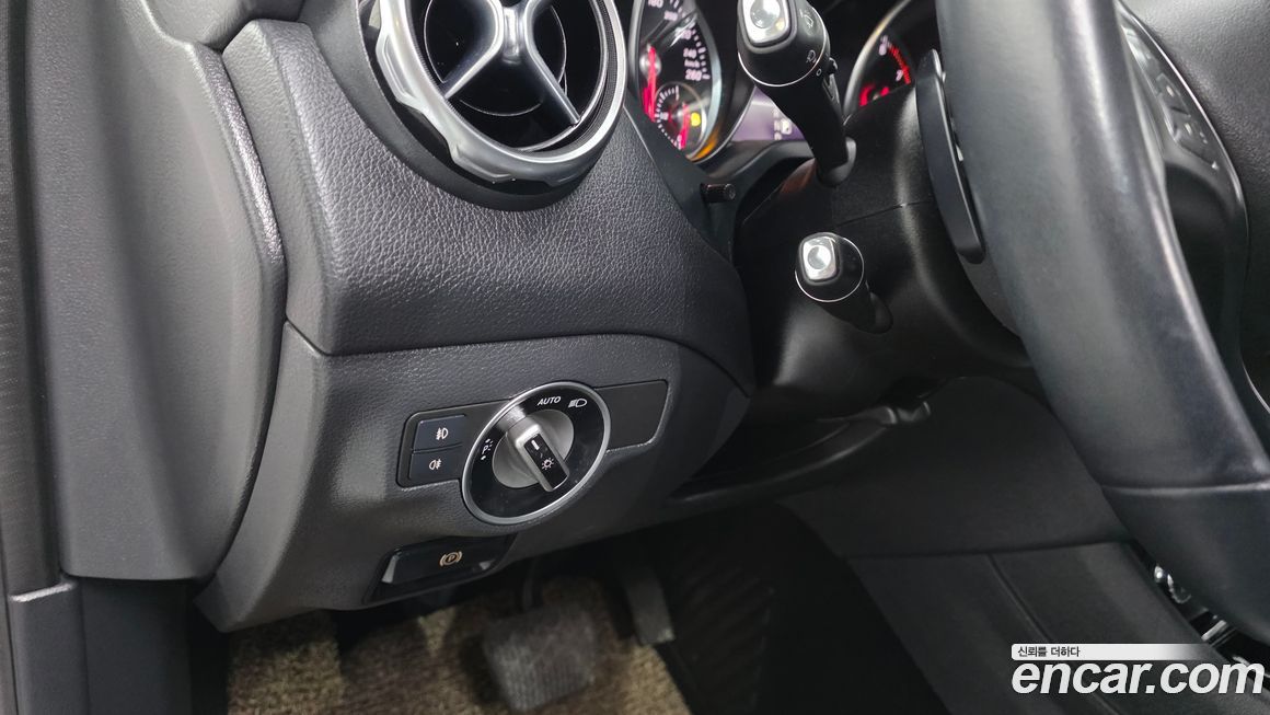 Mercedes-Benz GLA-Class 2019