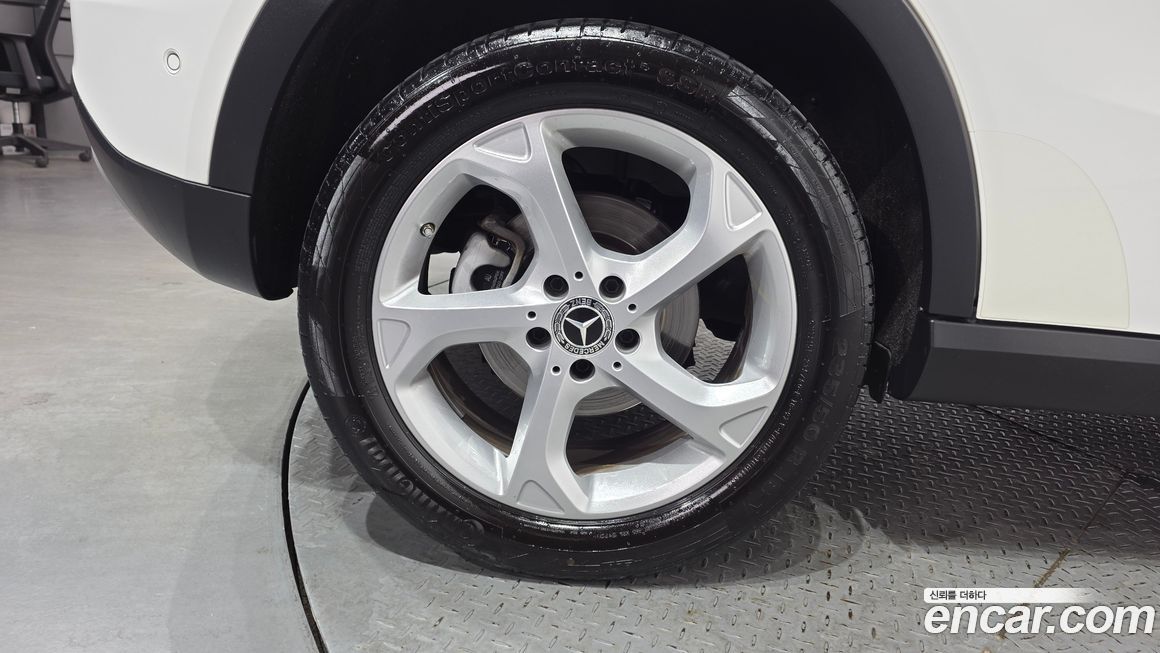 Mercedes-Benz GLA-Class 2019