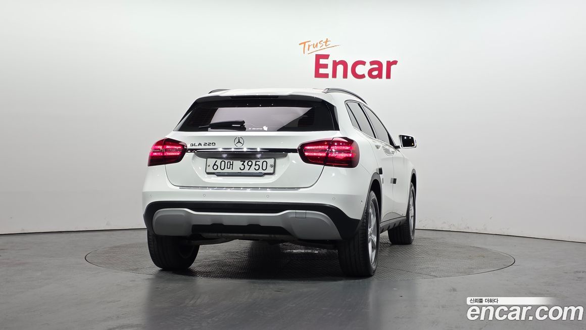 Mercedes-Benz GLA-Class 2019