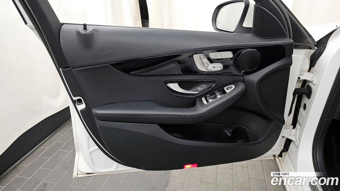 Mercedes-Benz C-Class 2020