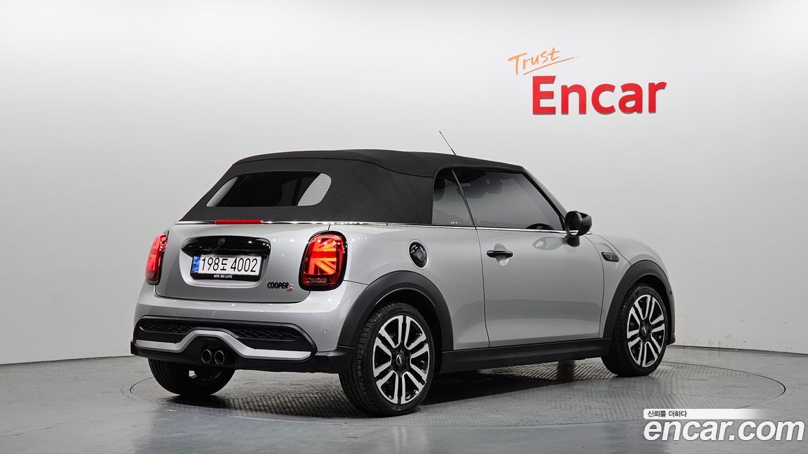 Mini Cooper Convertible 2024