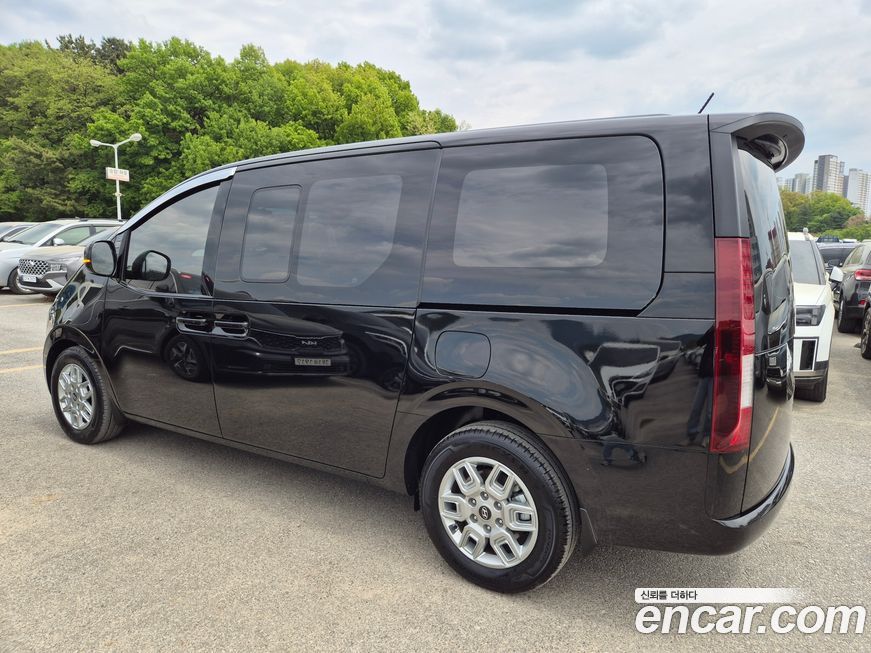 Hyundai Staria 2025