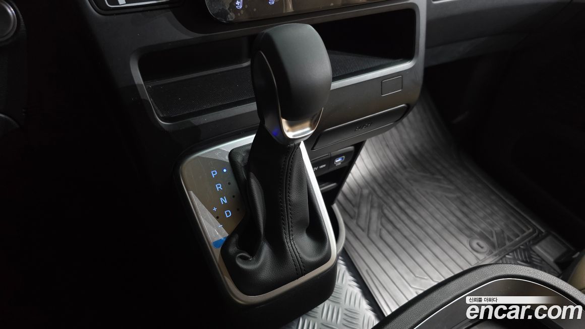Hyundai Staria 2025
