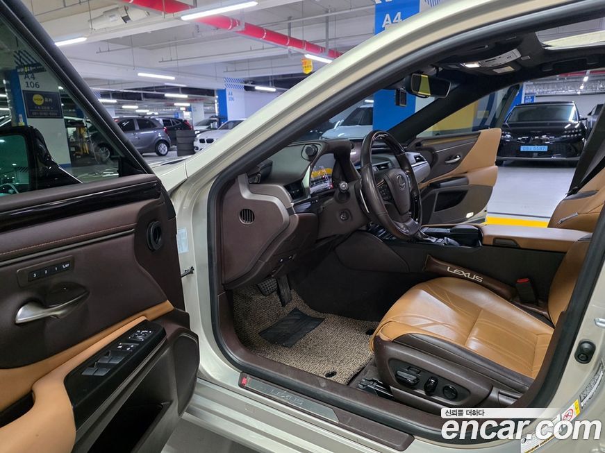 Lexus ES 2019