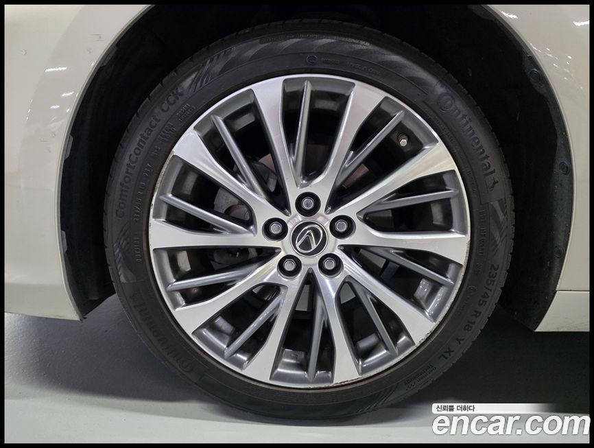 Lexus ES 2019
