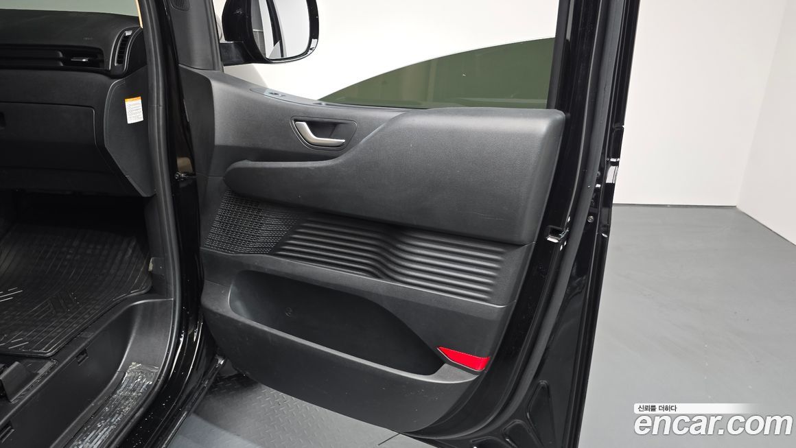 Hyundai Staria 2025