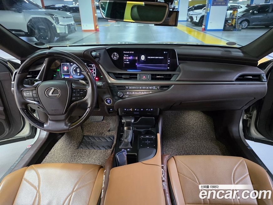 Lexus ES 2019