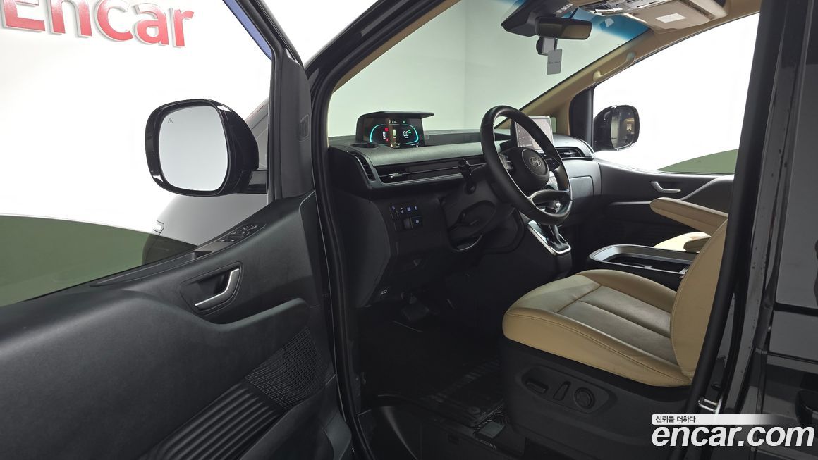 Hyundai Staria 2025