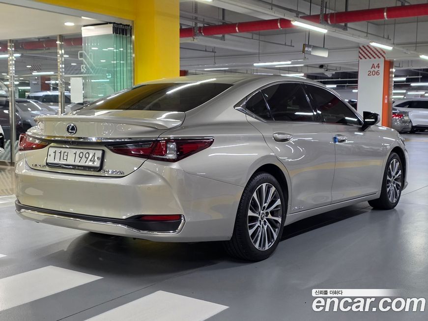 Lexus ES 2019