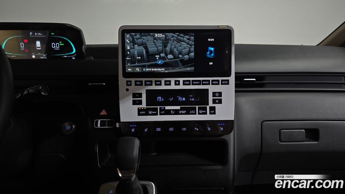 Hyundai Staria 2025