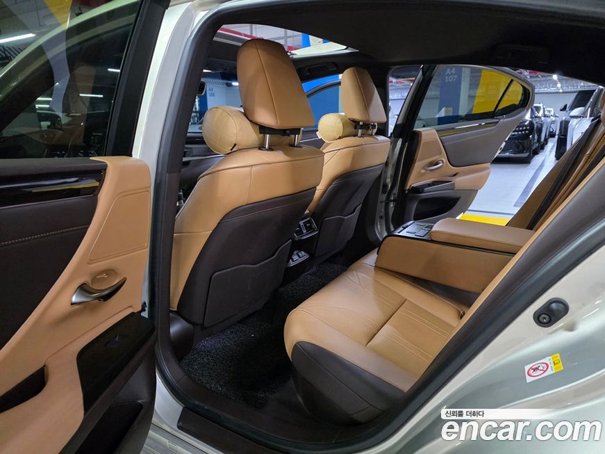 Lexus ES 2019