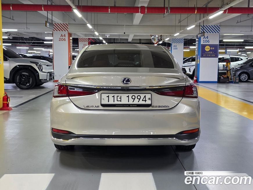 Lexus ES 2019