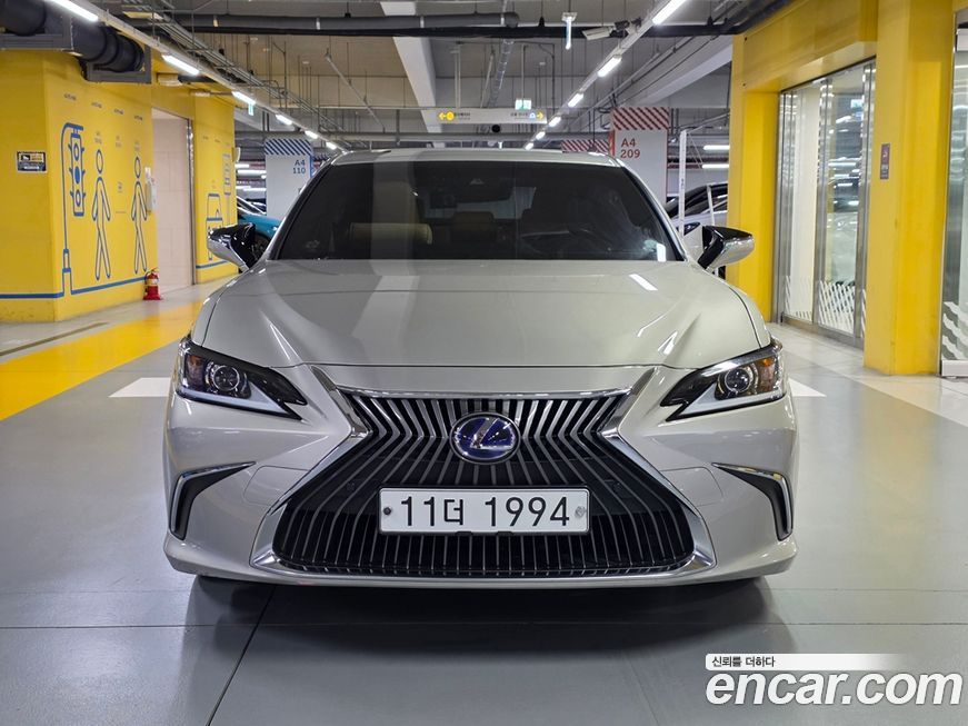 Lexus ES 2019