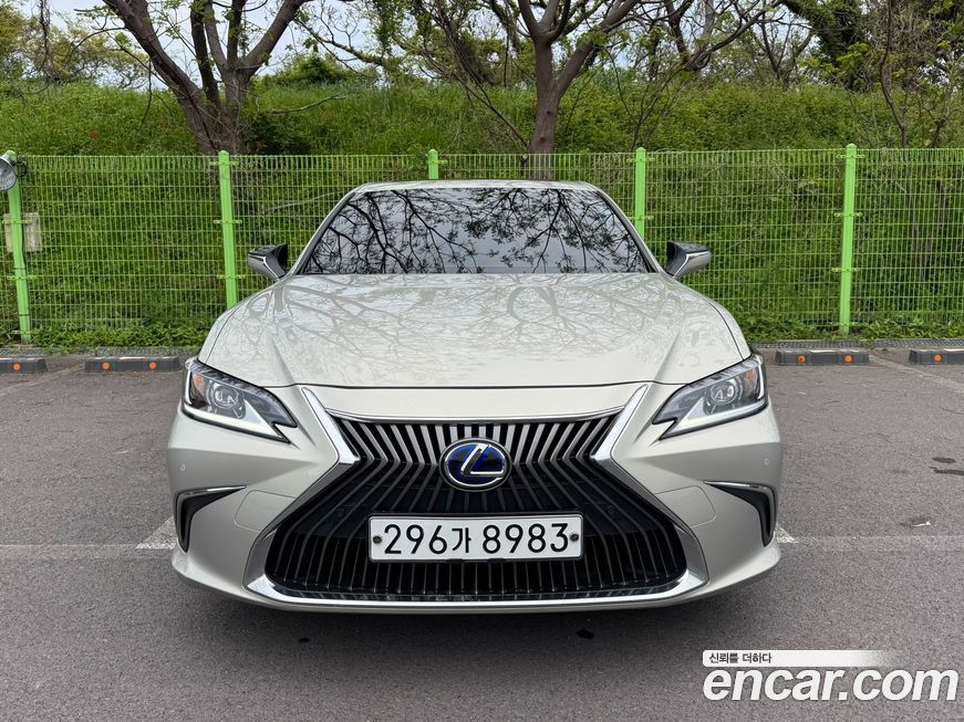 Lexus ES 2020
