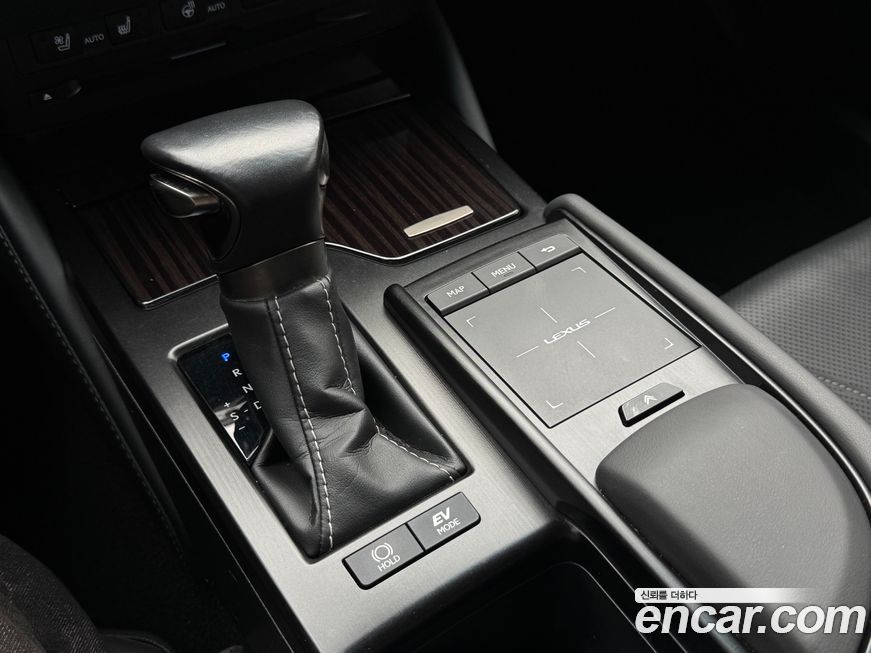 Lexus ES 2020