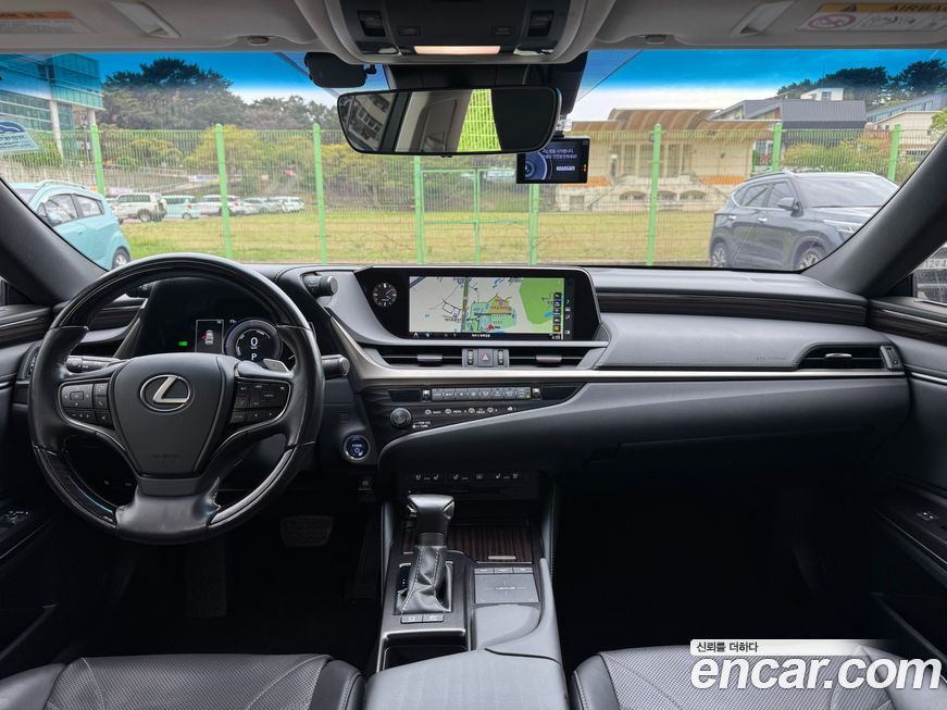 Lexus ES 2020