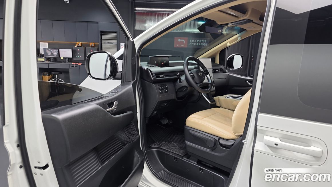 Hyundai Staria 2025