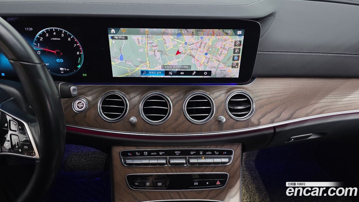 Mercedes-Benz E-Class 2021