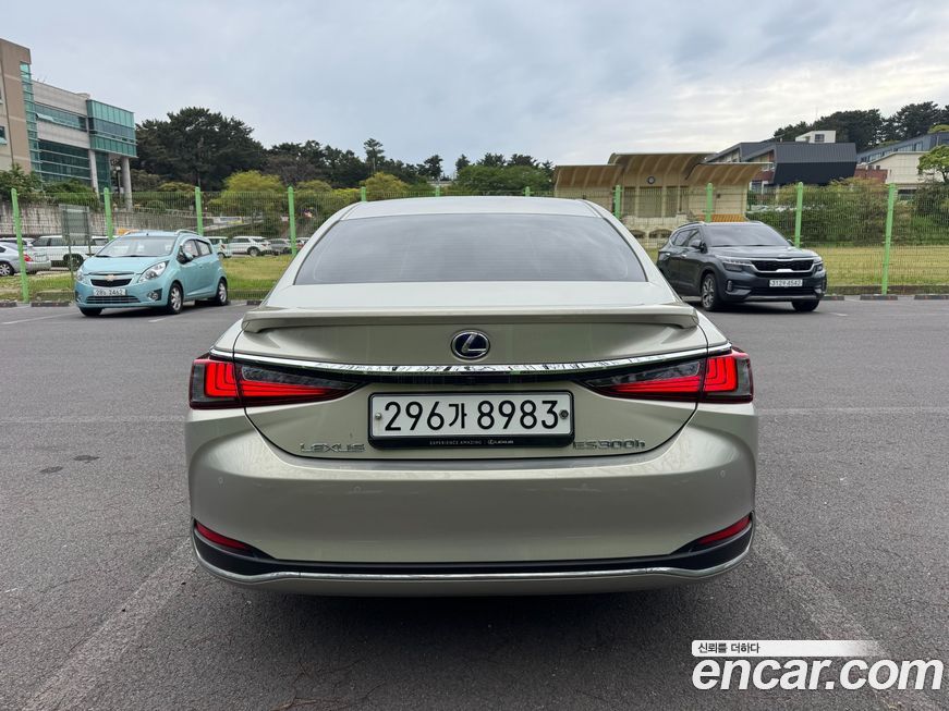 Lexus ES 2020