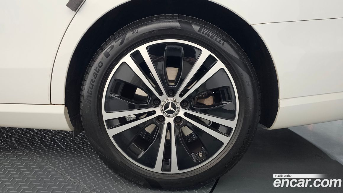 Mercedes-Benz E-Class 2021
