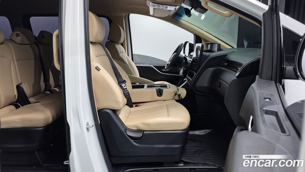 Hyundai Staria 2025