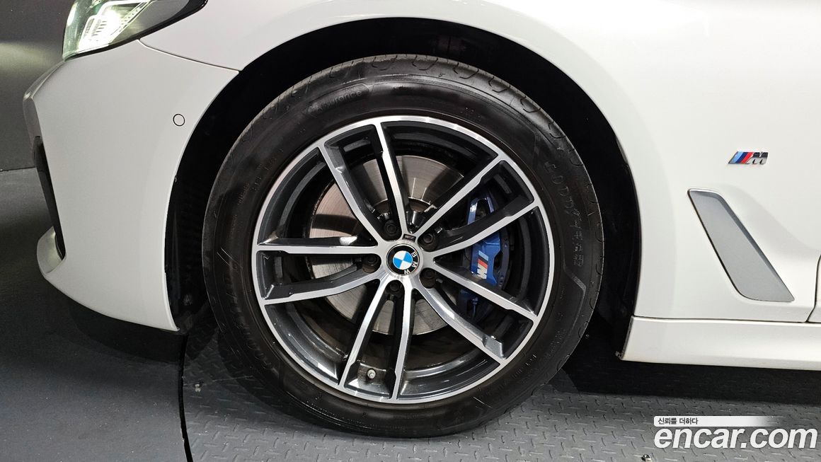 BMW 5-Series 2021