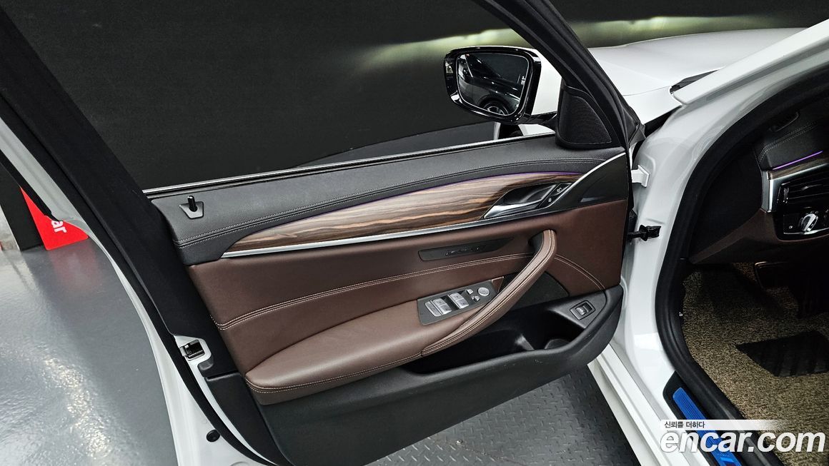 BMW 5-Series 2021