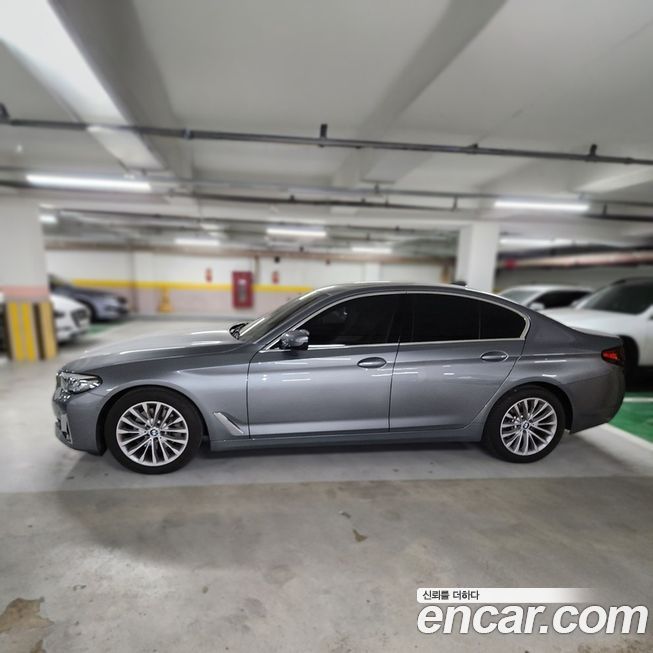 BMW 5-Series 2023