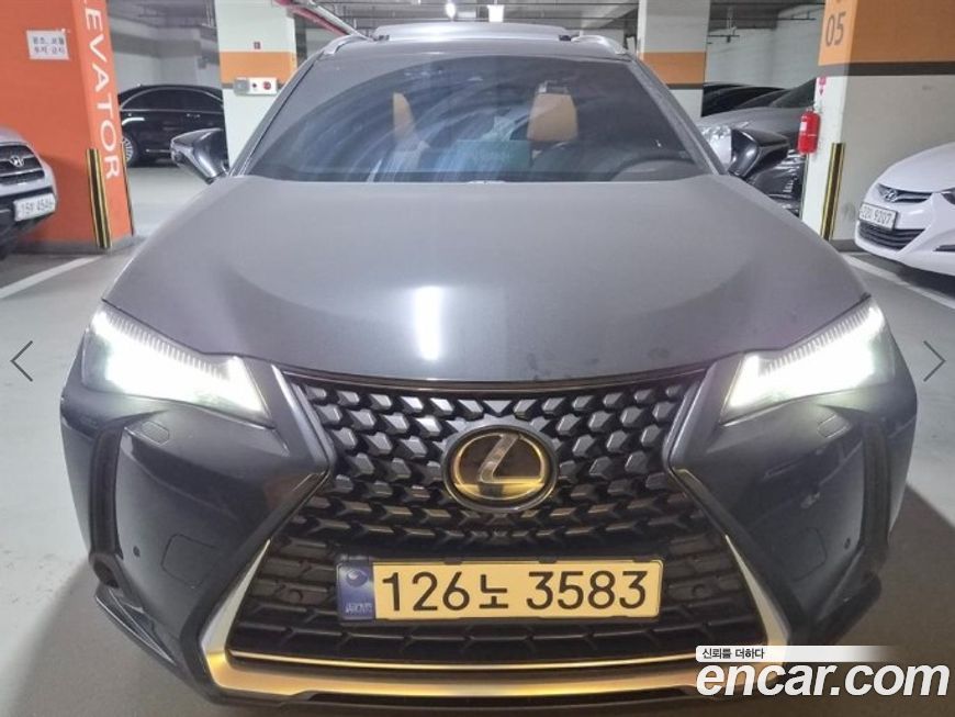 Lexus UX 2024