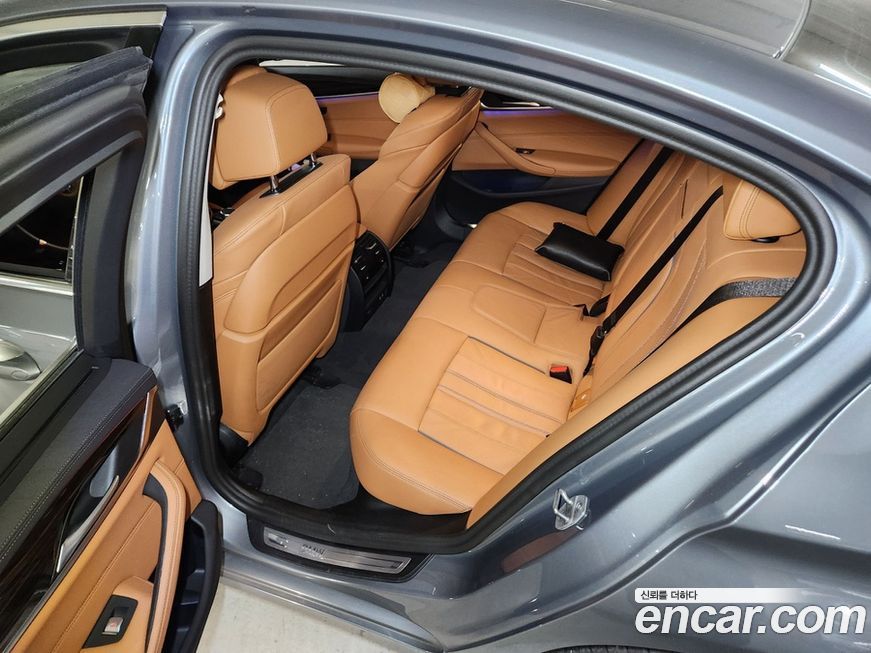 BMW 5-Series 2023