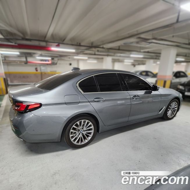 BMW 5-Series 2023