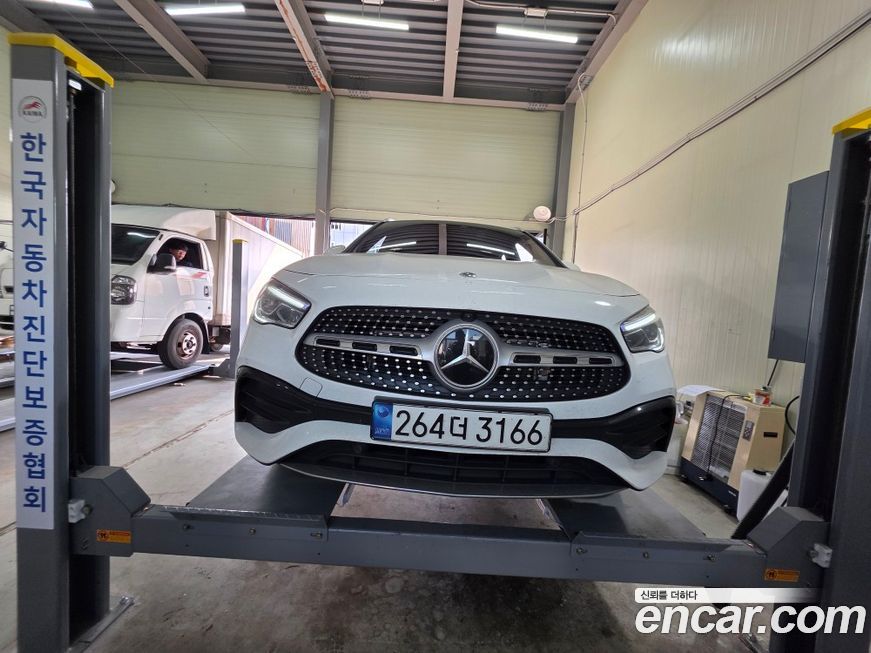Mercedes-Benz GLA-Class 2023