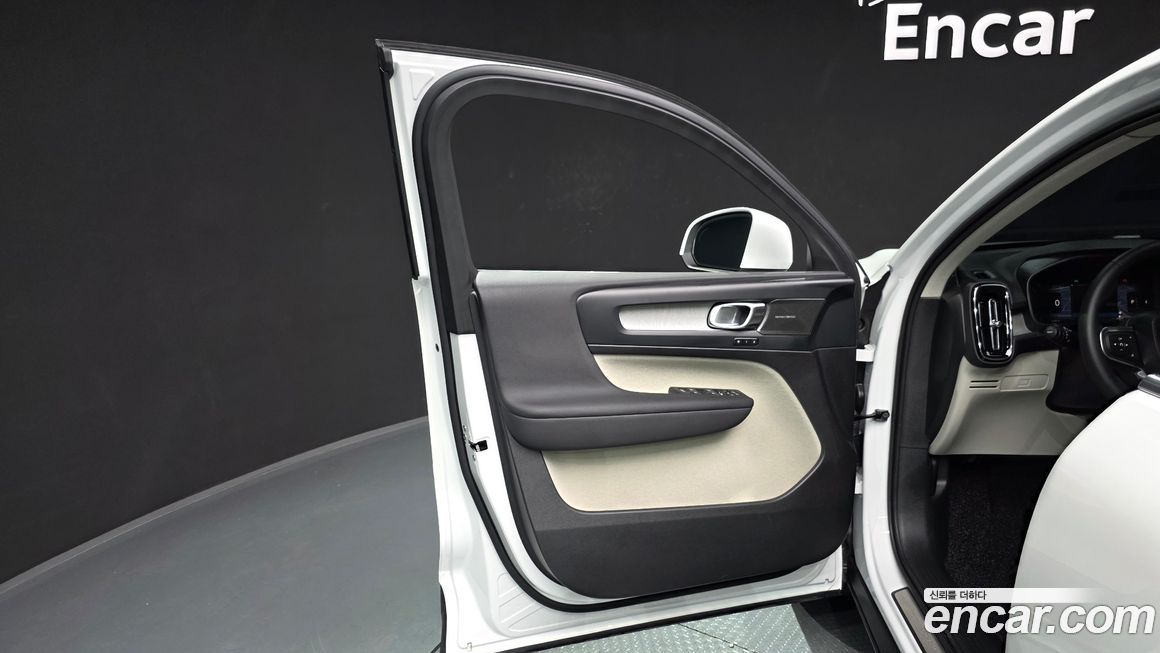 Volvo XC40 2026