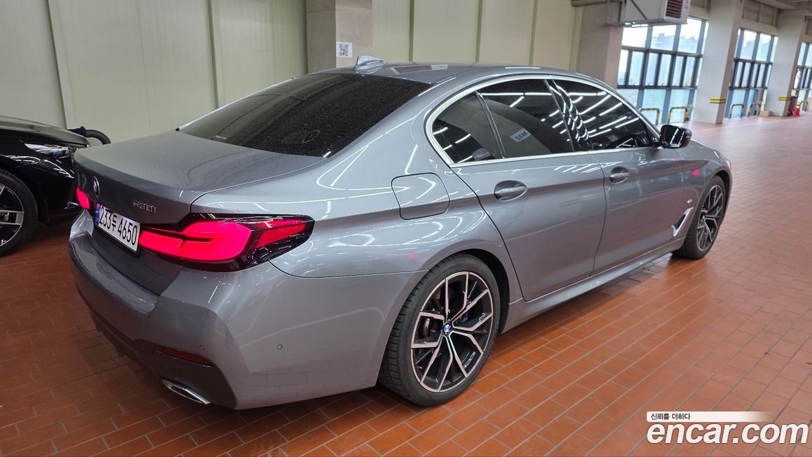BMW 5-Series 2023