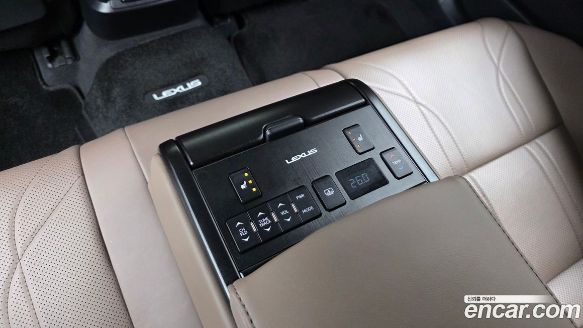 Lexus ES 2025