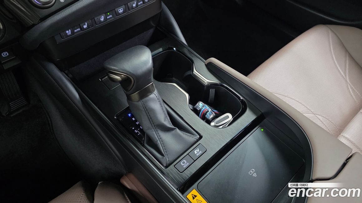 Lexus ES 2025