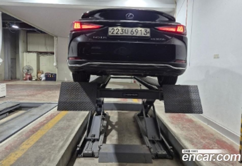 Lexus ES 2022