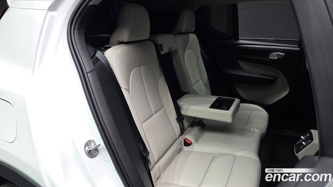 Volvo XC40 2026
