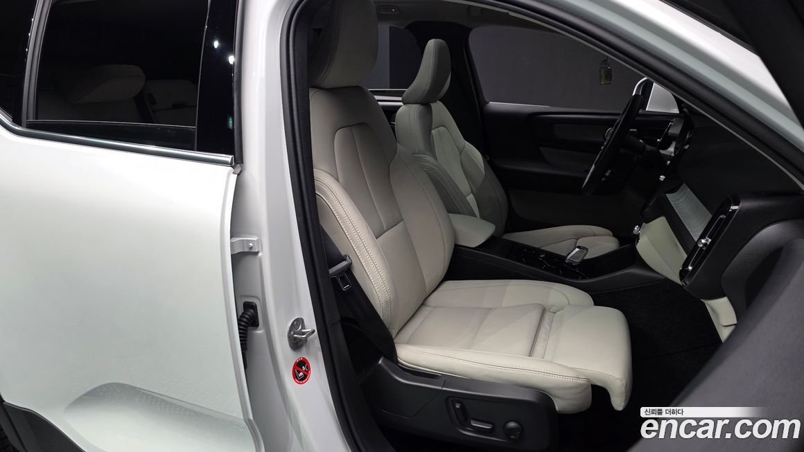 Volvo XC40 2026