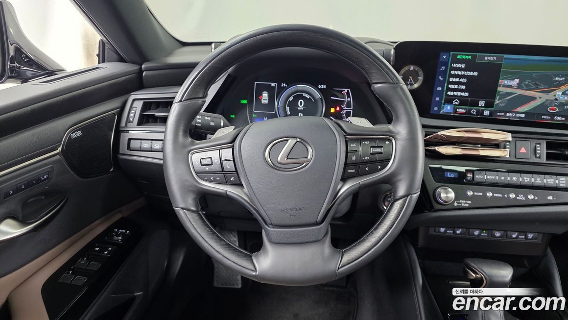 Lexus ES 2025