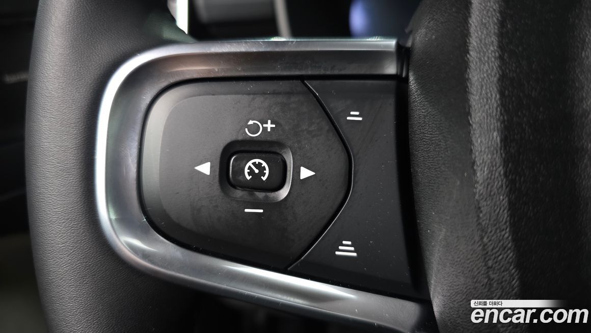 Volvo XC40 2026