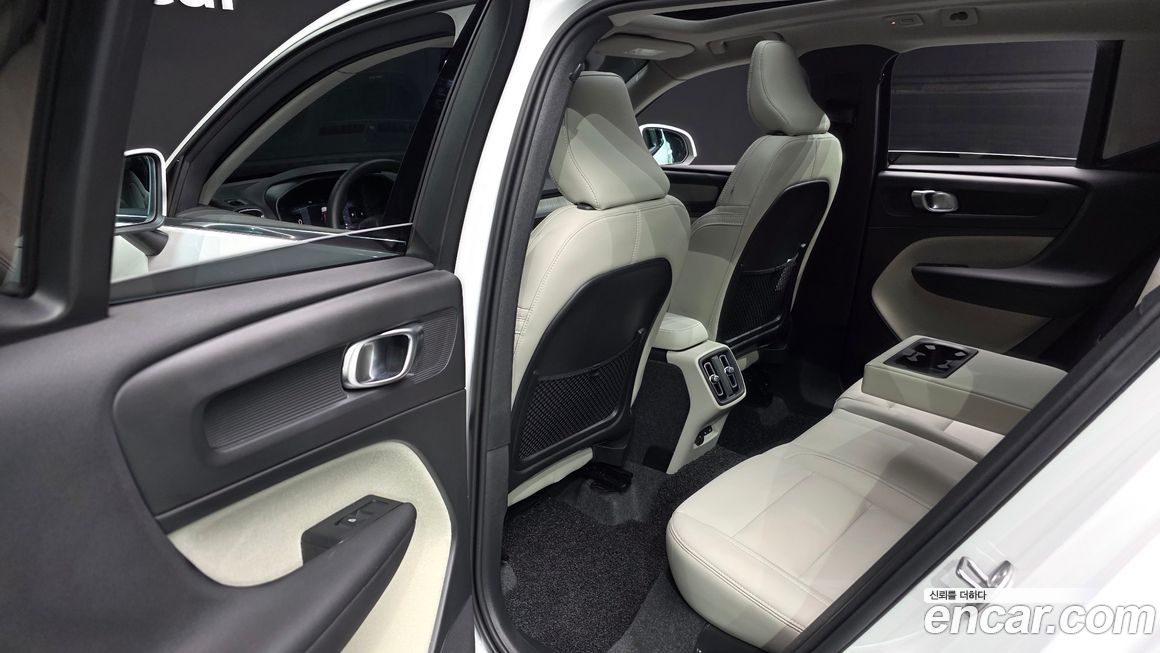 Volvo XC40 2026