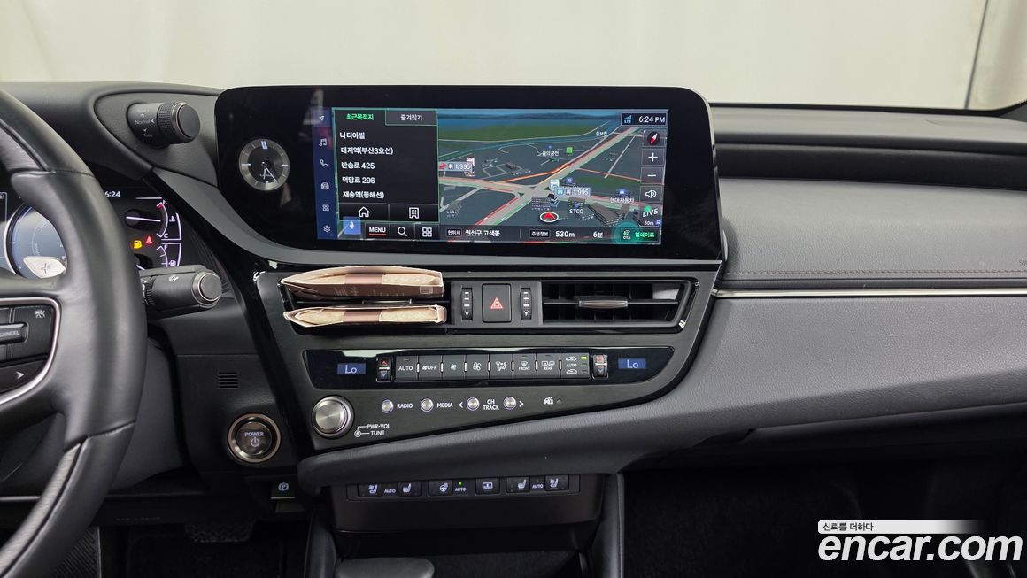 Lexus ES 2025