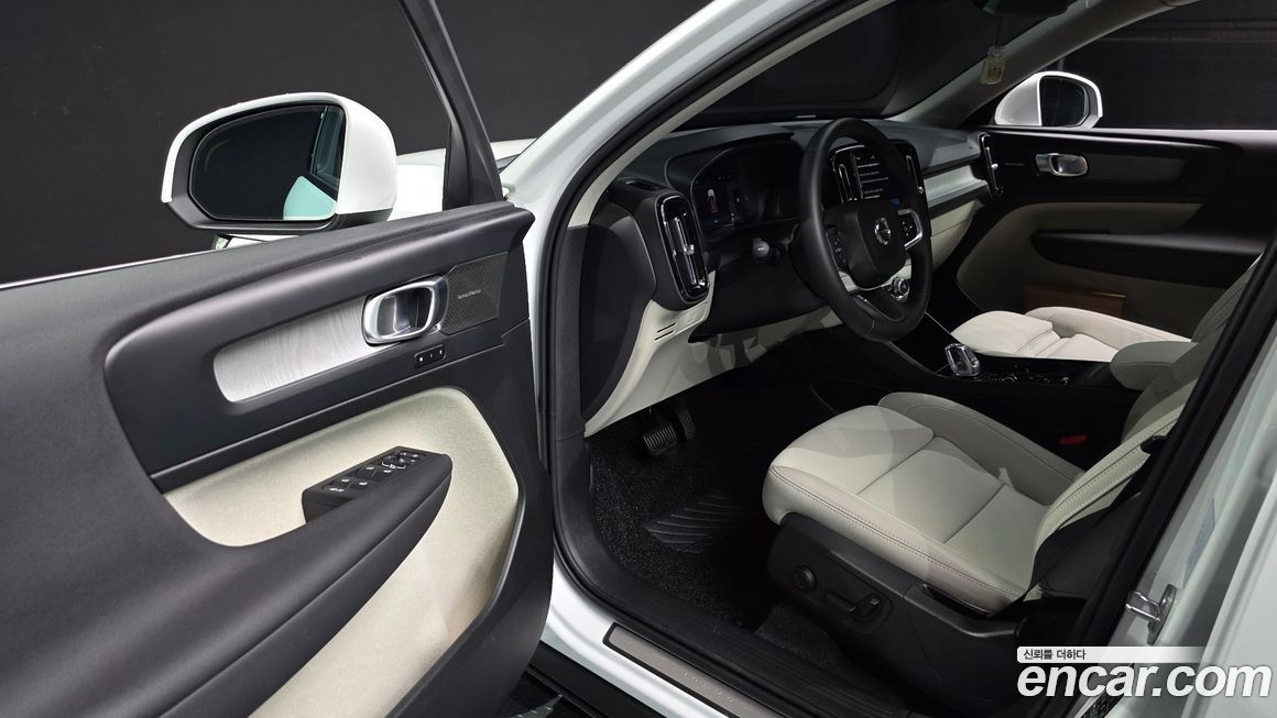 Volvo XC40 2026