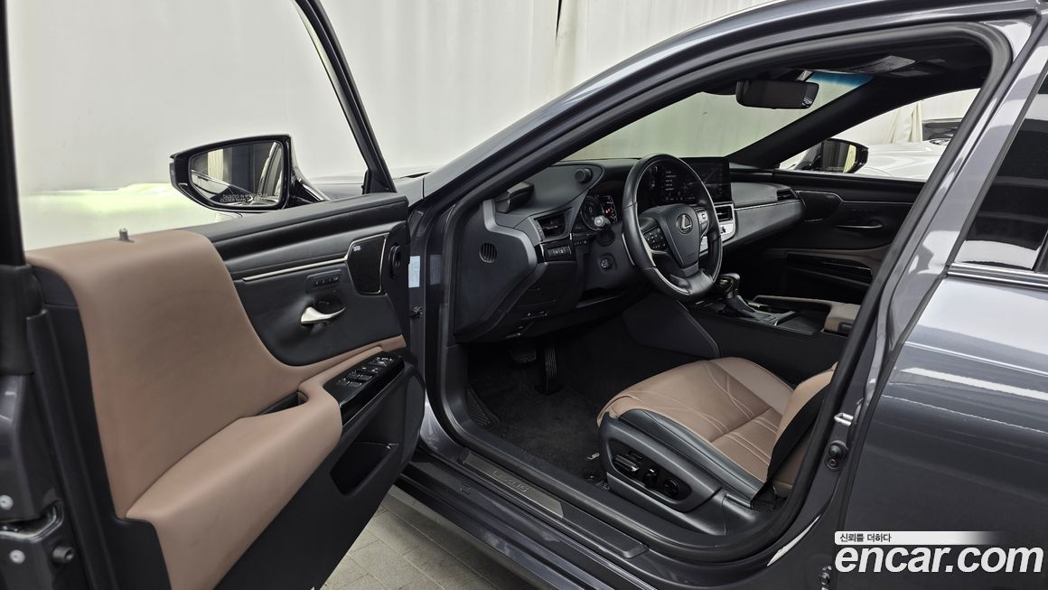 Lexus ES 2025